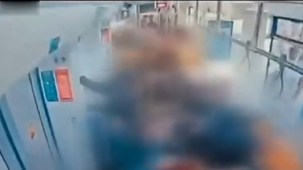 Tram deragliato a Milano, due dipendenti di Atm in Procura: ascoltati come testimoni un tranviere e un tecnico