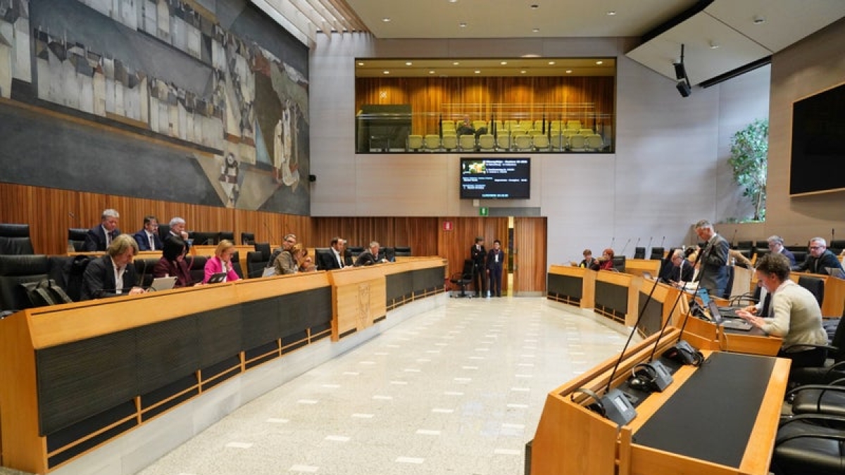 Scontro in Consiglio provinciale sui migranti: «Comuni non obbligati all'accoglienza». Bocciata la mozione della destra tedesca