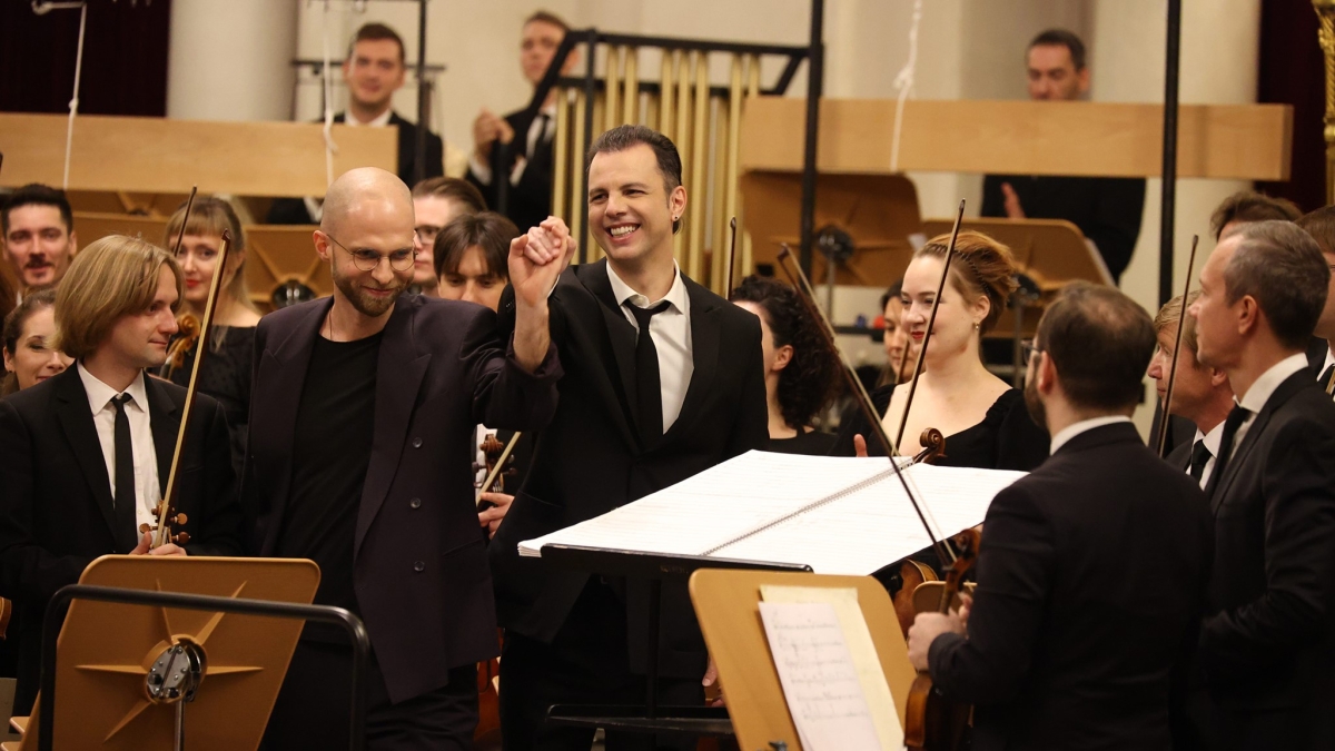 Biennale, dall’attore italiano alla «commissaria» Karneeva dell’élite putiniana: cosa c'è nel padiglione che fa indignare l'Europa