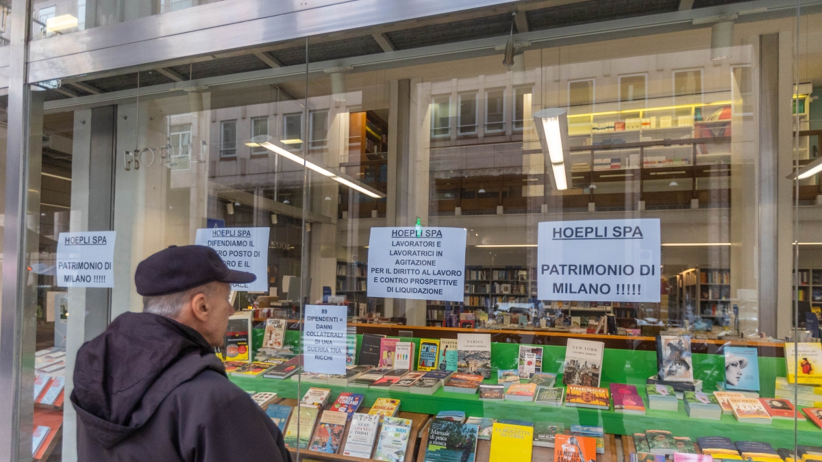 Hoepli in liquidazione: «Libreria chiusa entro maggio e cassa integrazione a zero ore per 49 librai». Nessun «cavaliere bianco» all'orizzonte