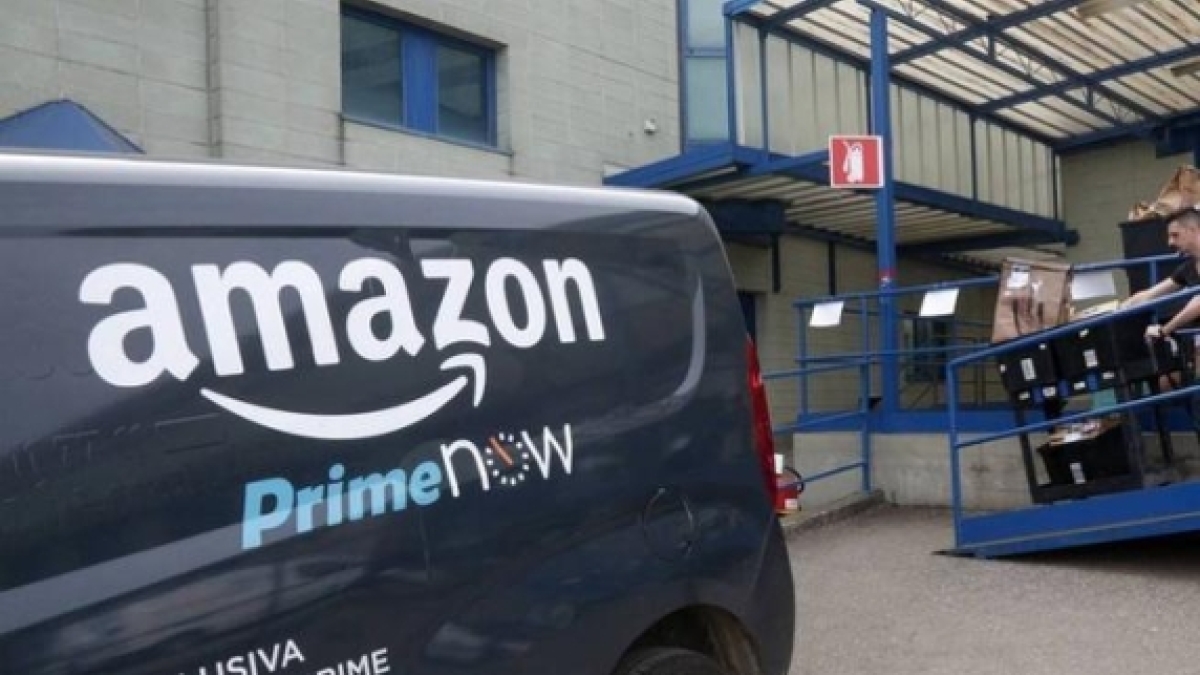 Amazon, la Procura di Milano chiede il processo per la società e quattro manager: sospetta evasione dell'Iva per 1,2 miliardi