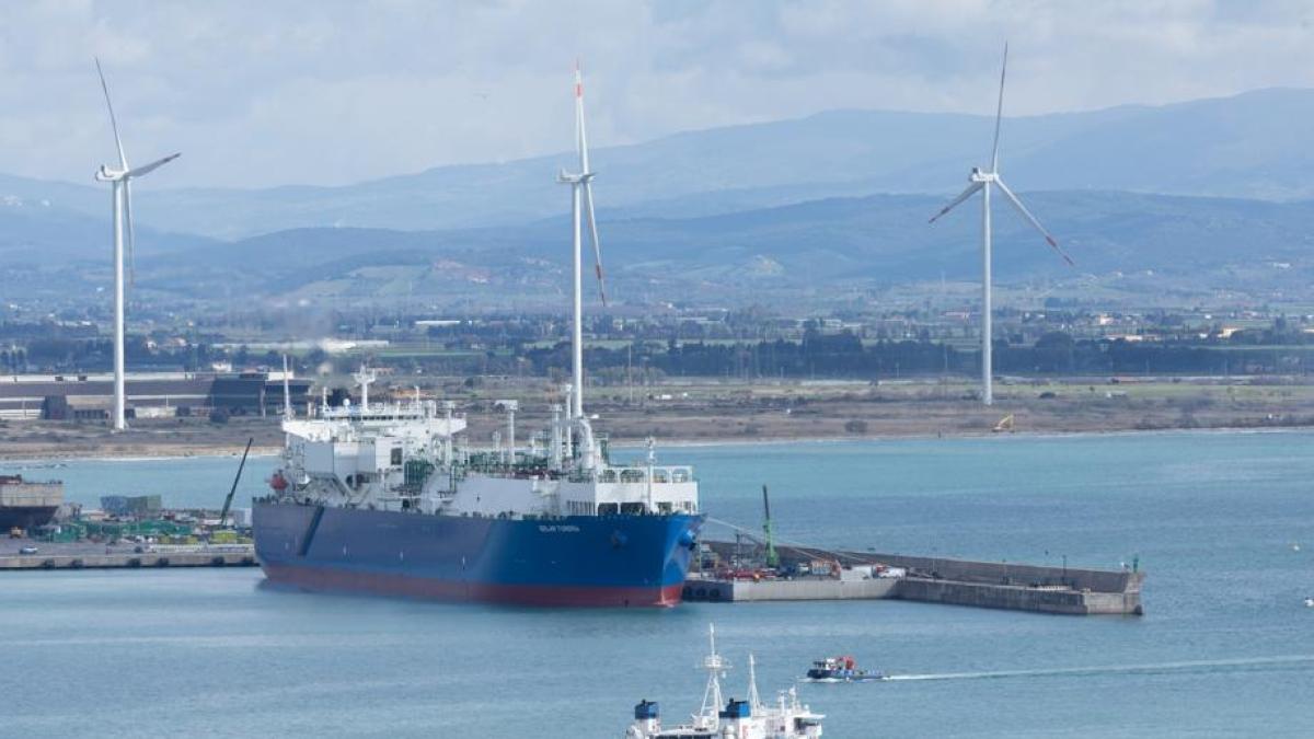 Piombino, la guerra in Iran accelera la permanenza del rigassificatore