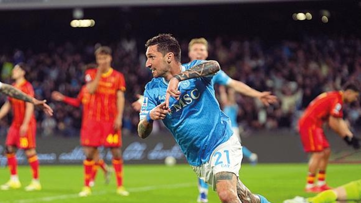 Kevin De Bruyne entra in campo al Maradona