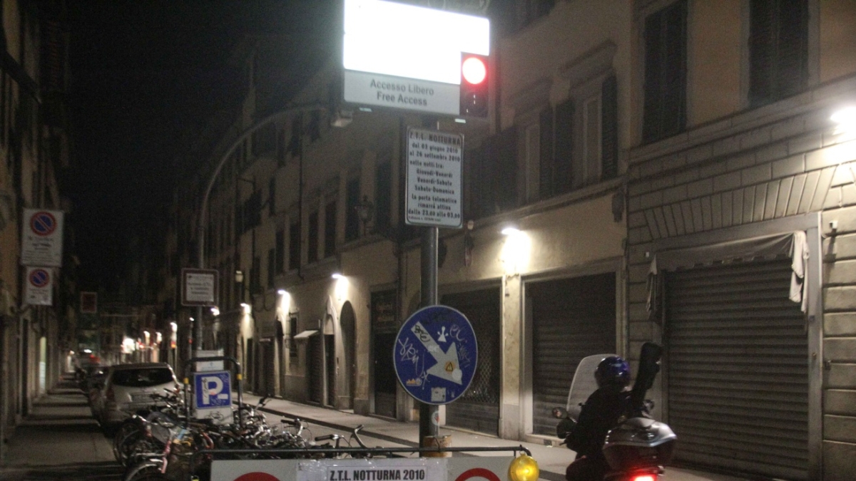 Ztl a Firenze, il paradosso delle multe fatte ai residenti e non agli «abusivi»