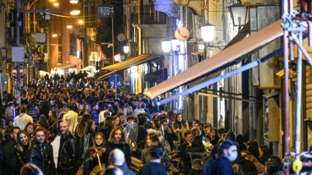 Movida, il questore di Napoli chiude 5 locali notturni