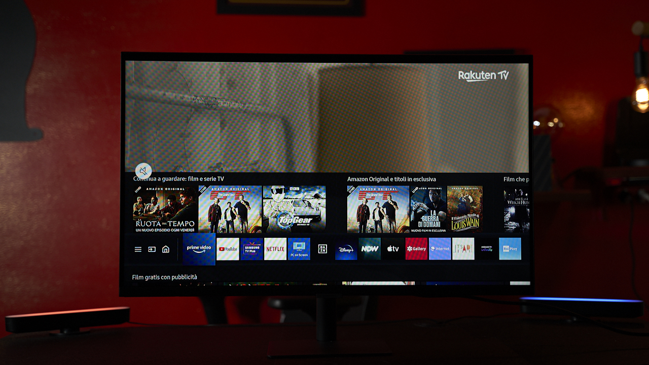 
                                    
                                Samsung Smart Monitor M5: Netflix e Prime Video senza canone Rai