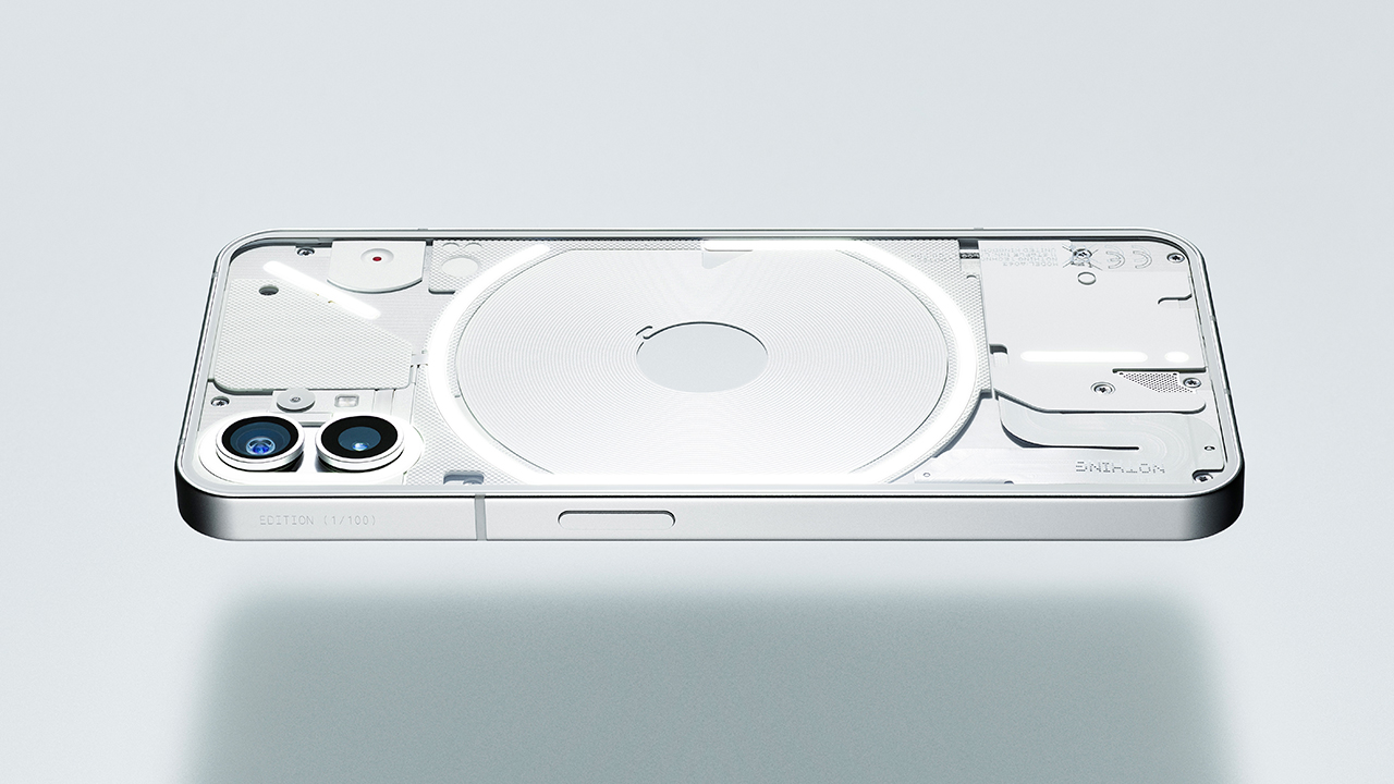 
                                    
                                Nothing Phone (1), l'erede naturale di OnePlus One con il retro trasparente