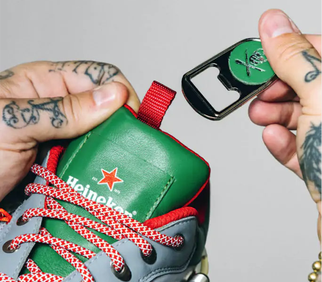 
                                    
                                Heineken lancia le scarpe con la suola "fatta" di birra: quando arrivano le Heinekicks