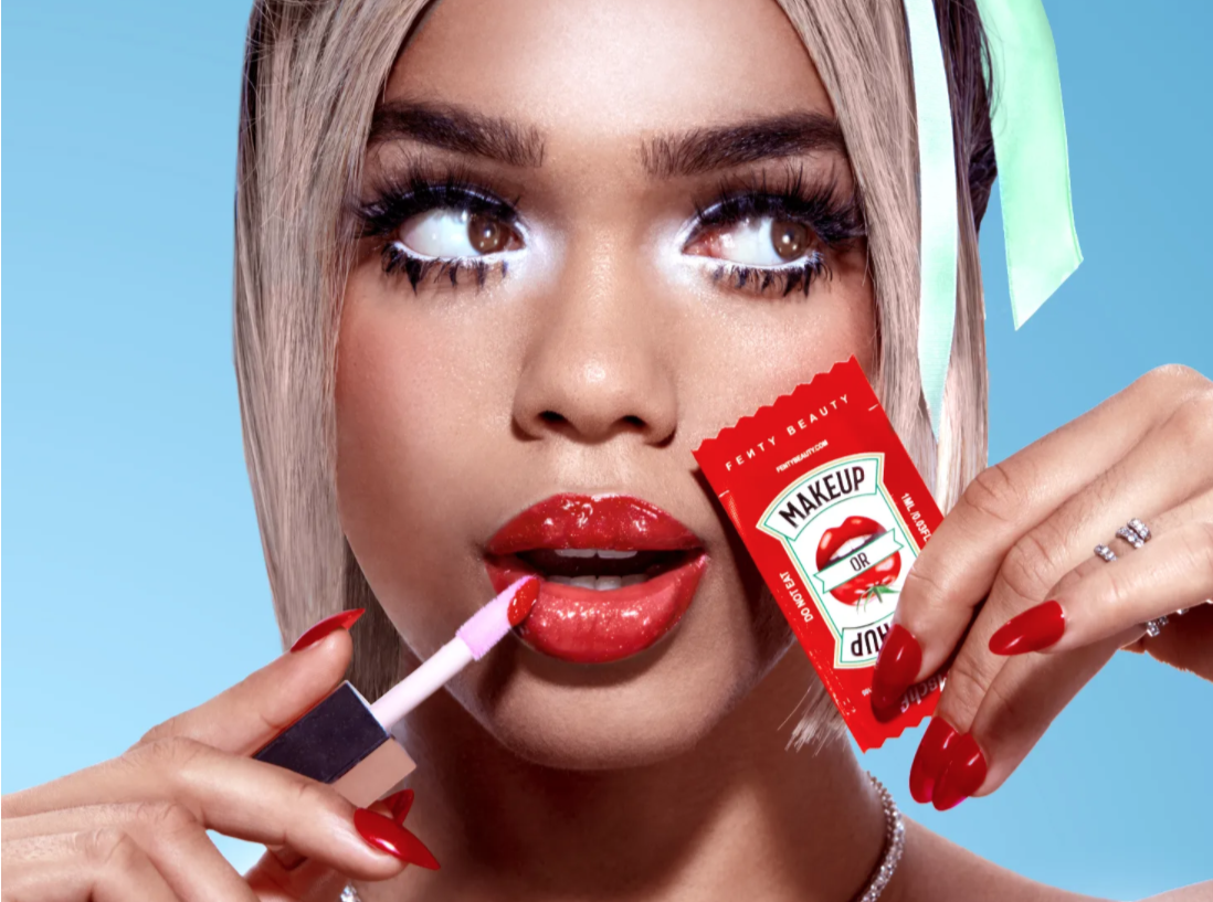 
                                    
                                Rossetto o ketchup? Rihanna e la provocazione tra beauty e food