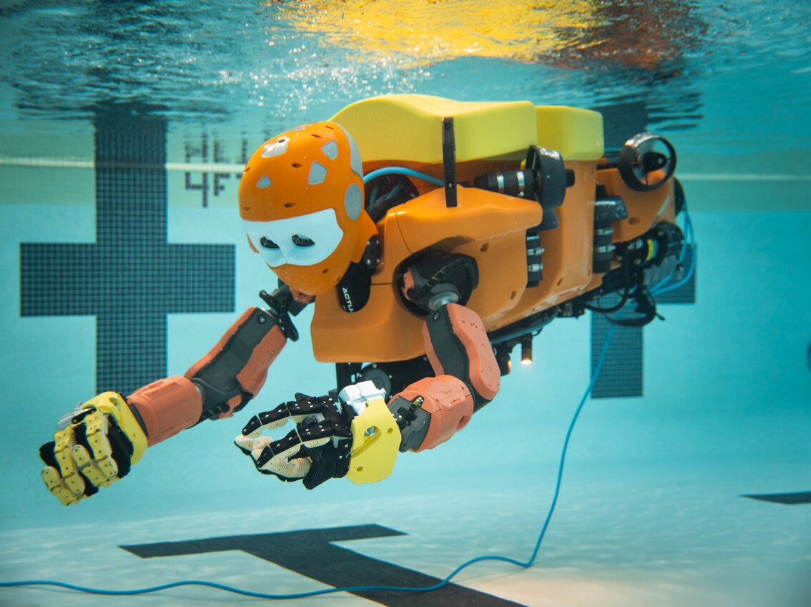 Ocean One K, il robot antropomorfo che va a caccia di relitti sommersi ...