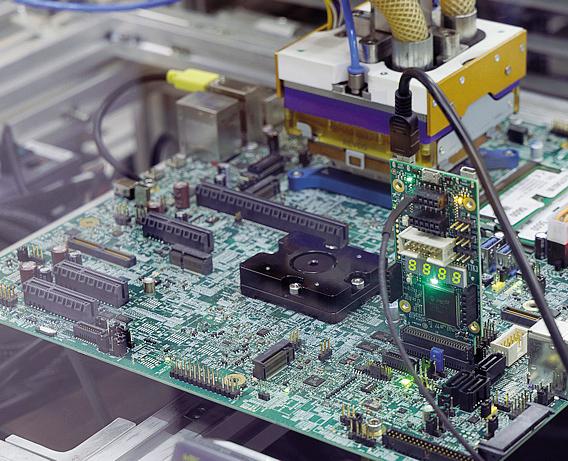 Intel lancia i nuovi processori «Raptor Lake». Siamo entrati in esclusiva nella fabbrica che li produce