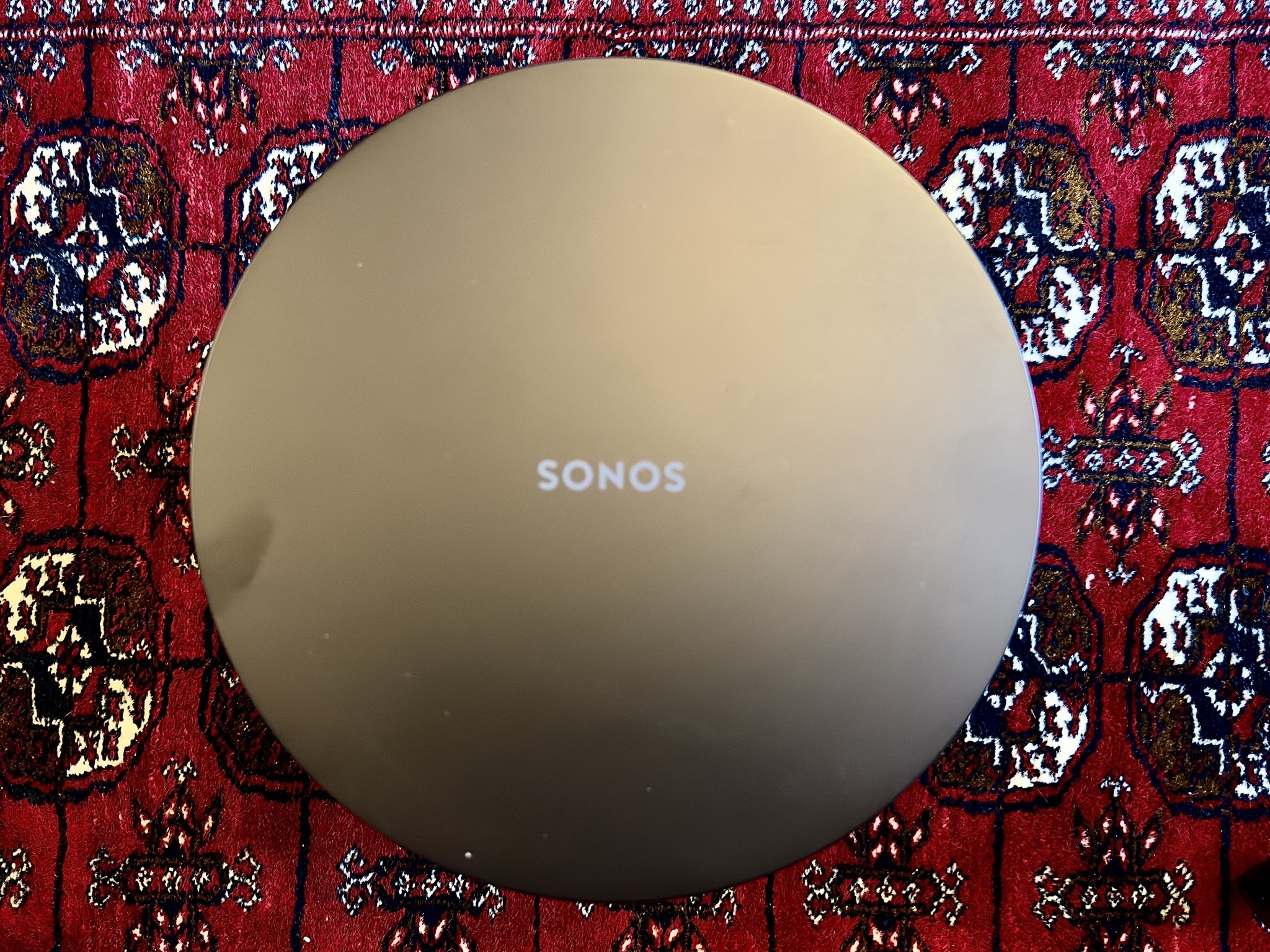 
                                    
                                Sonos Sub Mini, la recensione del subwoofer connesso con il buco al centro