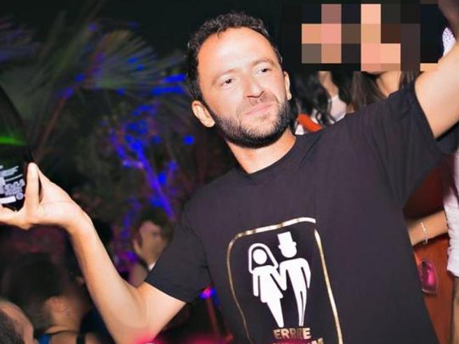 Alberto Genovese, 43 anni, accusato di aver violentato due ragazze, in una foto postata sui suoi profili social