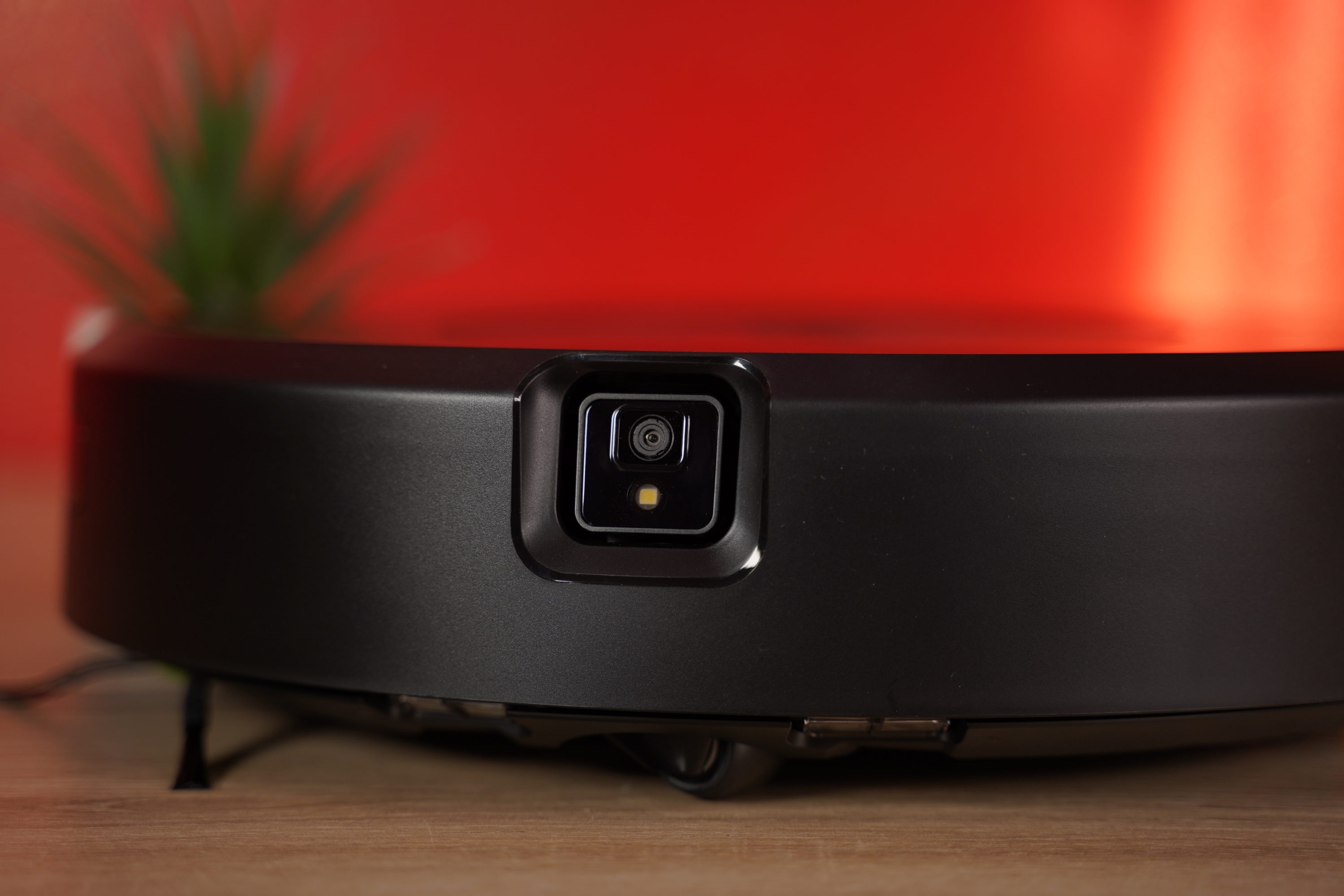 
                                    
                                iRobot Roomba Combo J7+: miracolo o tecnologia già vista?