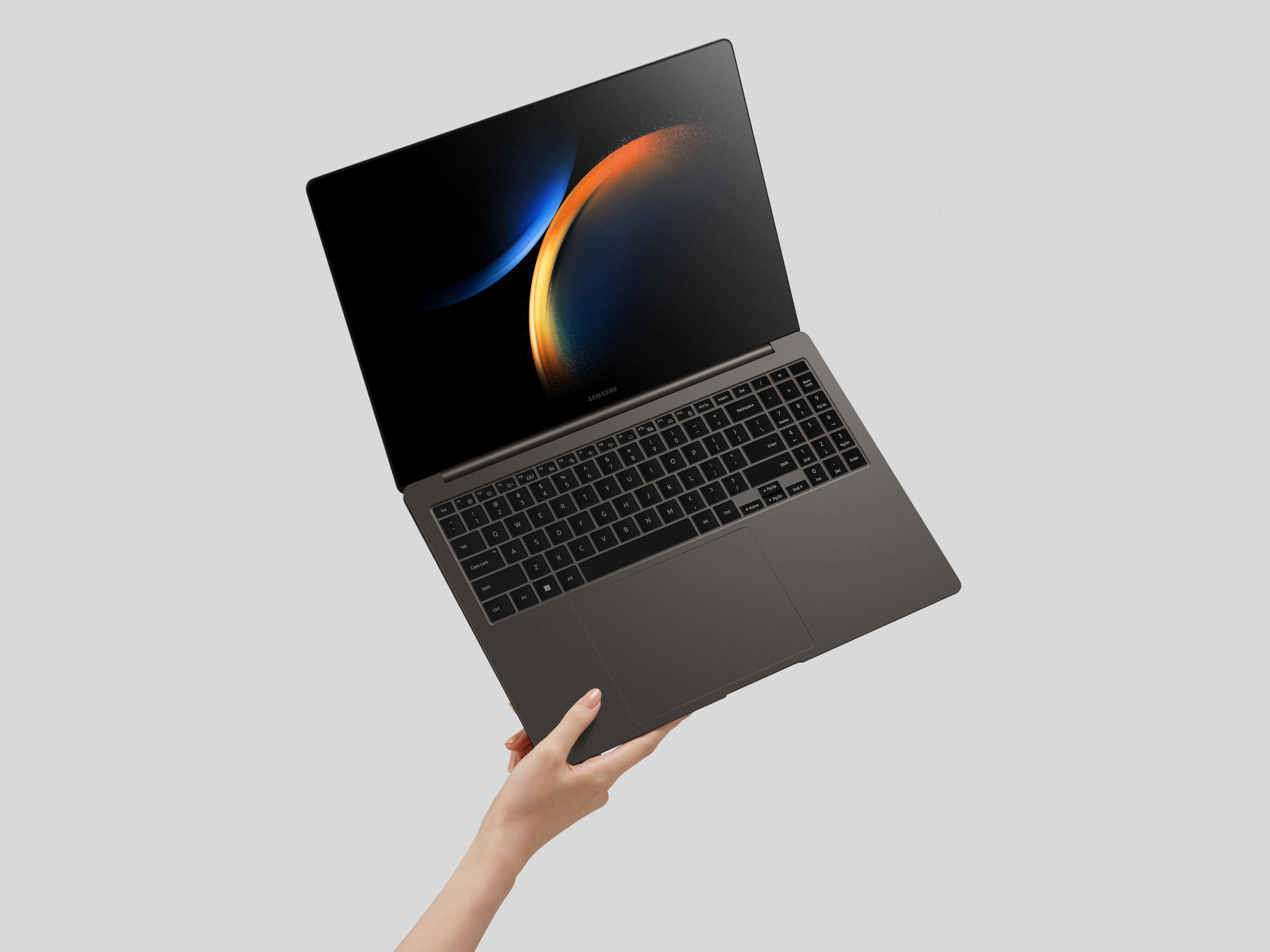 
                                    
                                Samsung rinnova i Galaxy Book: sfida aperta ai MacBook con il modello Ultra