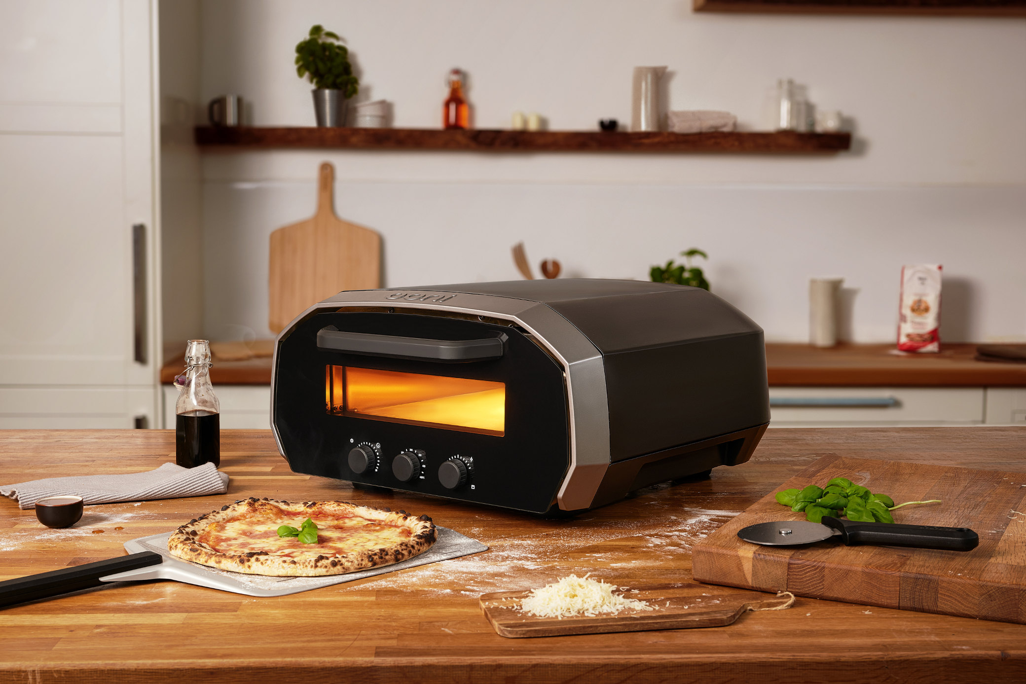 
                                    
                                Ooni Volt 12, il forno elettrico per pizza da interno: come funziona
