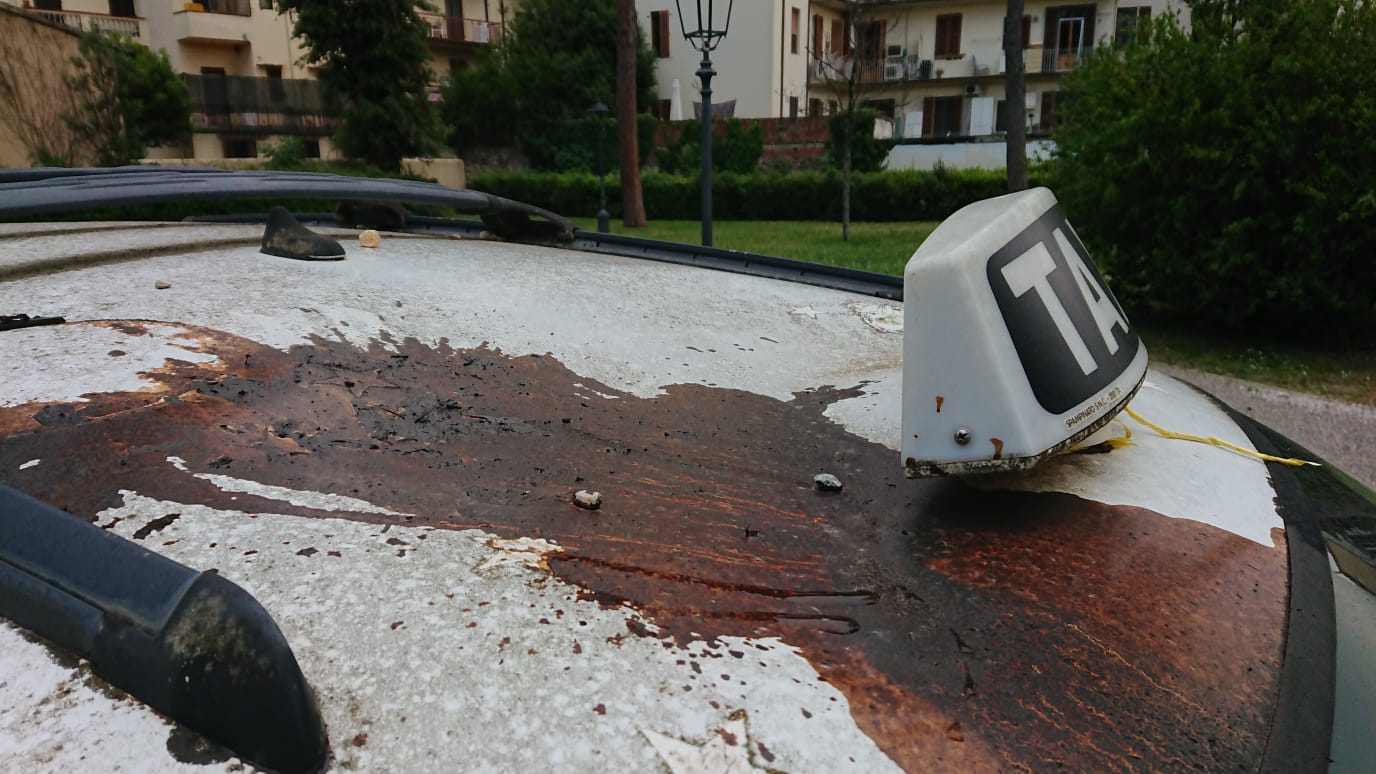 Firenze, vandalizzato lo storico taxi di Zia Caterina: «Aiutatemi a capire il perché»