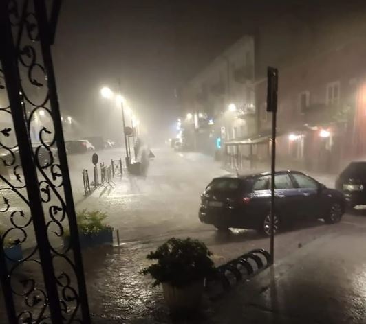 Nubifragio nel Torinese. Grandine pioggia e vento: i danni maggiori a Caluso