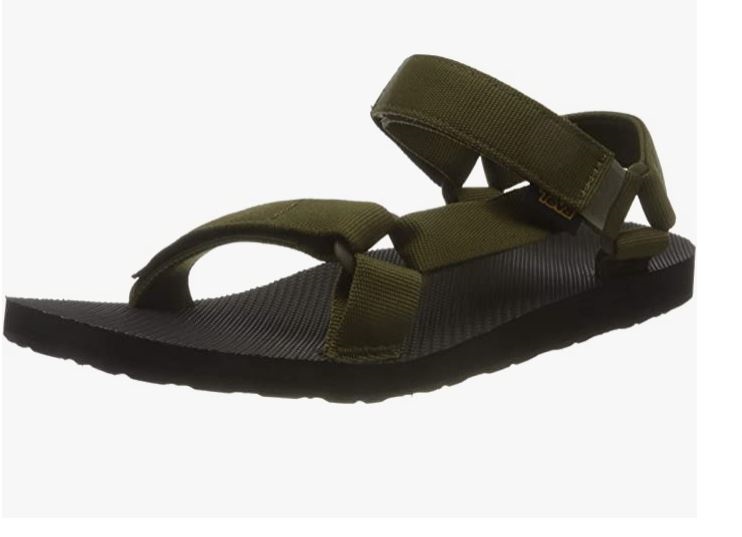 
                                    
                                Dai Teva ai classici Birkenstock: i sandali da uomo per l'estate 2023