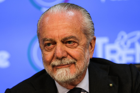 Calcio Napoli, Aurelio De Laurentiis operated on the knee 