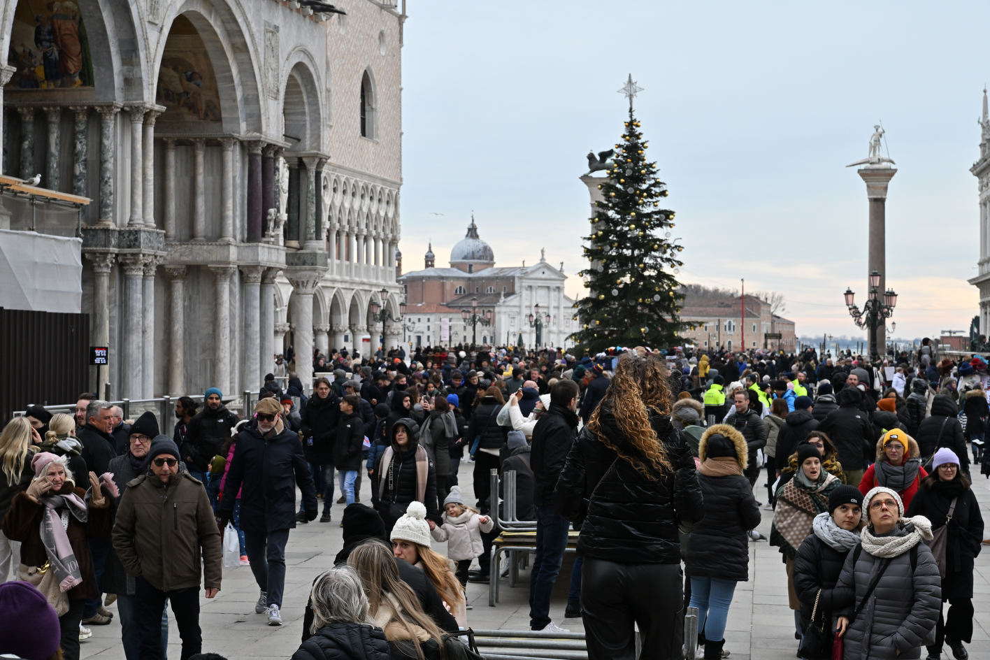 Venezia, ponte dell'Immacolata senza sold out. Si guarda già a Capodanno: cenoni di lusso fino a 900 euro