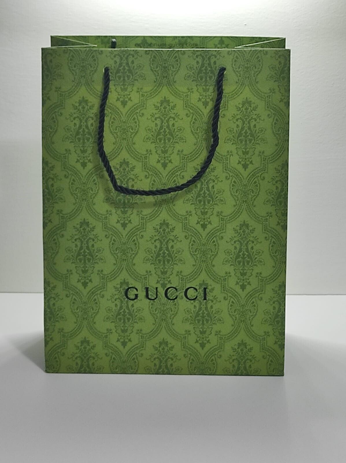 Sacchetti di carta di Gucci, Dior, Chanel ed Hermès: quali sono i