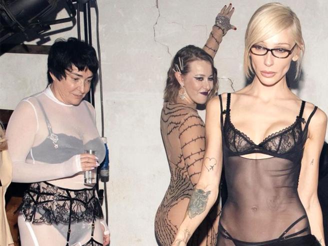 Da sinistra, la cantante e conduttrive tv Lolita Milyavskaya, la socialite e giornalista Ksenia Sobchak (figlioccia di Putin) e l’organizzatrice della festa Anastasia Ivleeva