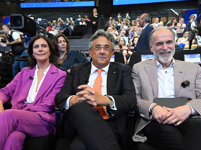 Da sinistra Marinella Soldi, 56 anni, presidente della Rai, Roberto Sergio, 63 anni, amministratore delegato, e il direttore generale Giampaolo Rossi, 57 anni