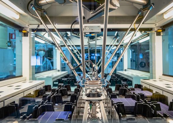 3sun, l’unica struttura in Europa che produce pannelli fotovoltaici bifacciali generando energia da entrambi i lati. Catania