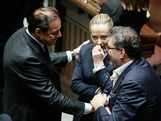 Maurizio Leo, Giorgia Meloni e Giancarlo Giorgetti (Lapresse)