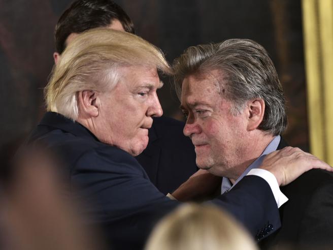 Donald Trump e Steve Bannon (foto Afp)