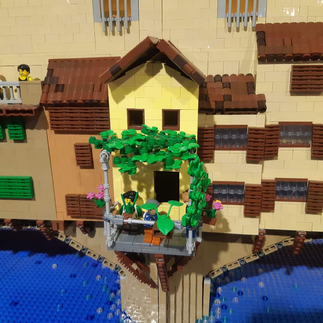 Il Ponte Vecchio fatto con i Lego di Lorenzo Vezzi: l'opera realizzata con  35mila mattoncini in 12 mesi