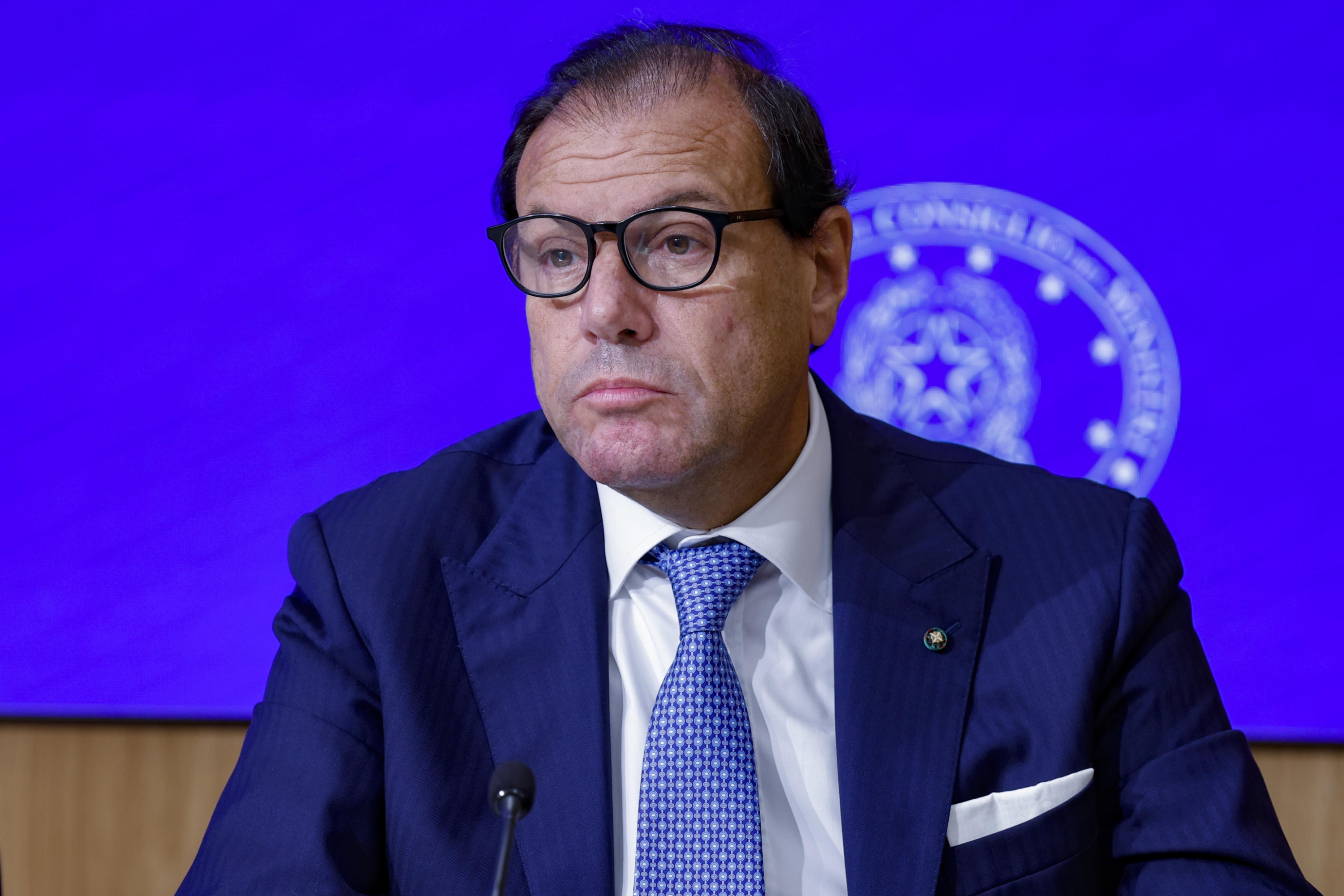 Il viceministro dell'economia, Maurizio Leo, durante la conferenza stampa al termine del Consiglio dei ministri a Palazzo Chigi, Roma, 25 gennaio 2024. ANSA/FABIO FRUSTACI
