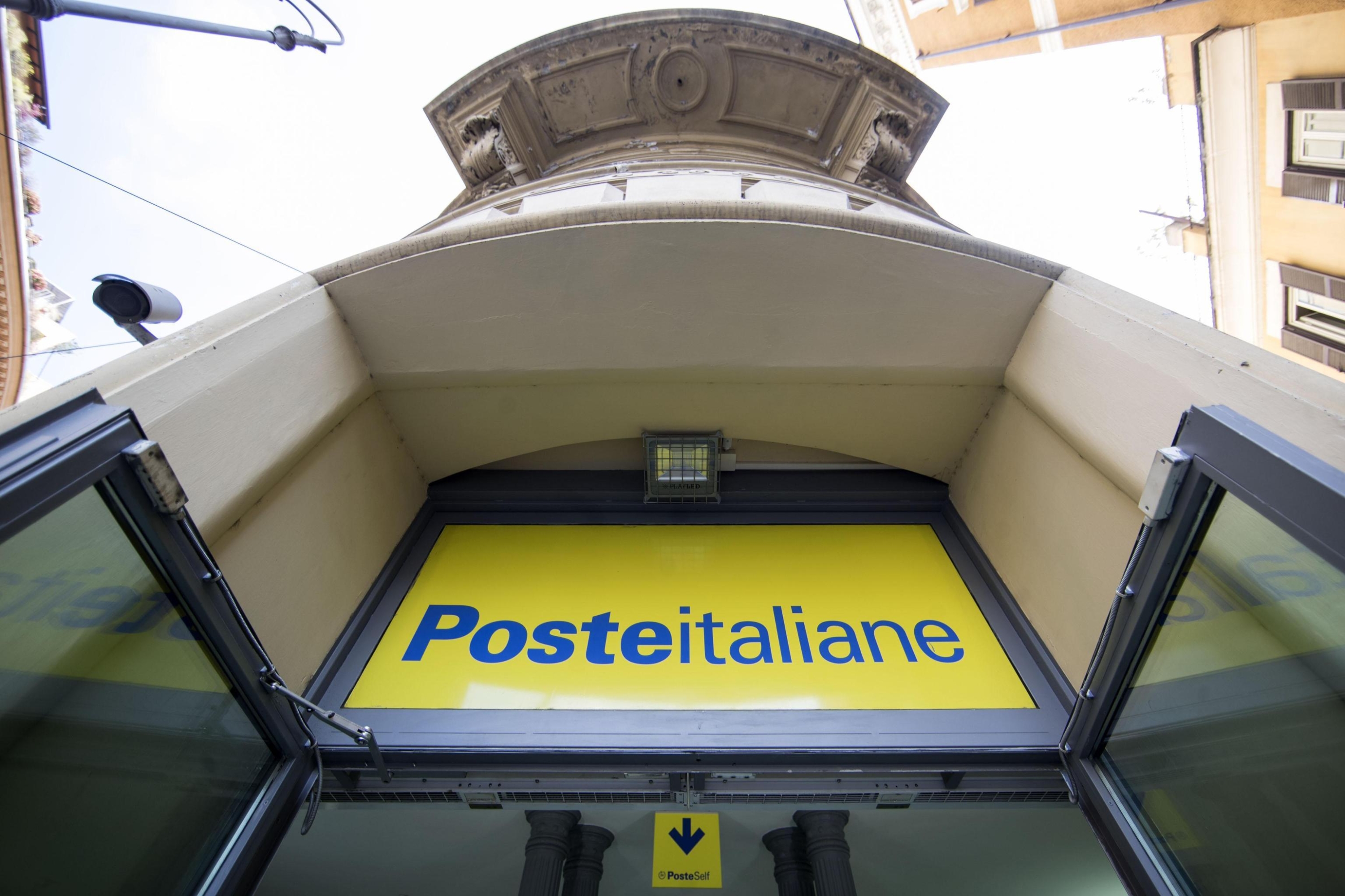 Poste italiane in Via Arenula, 21 marzo 2017 a Roma. ANSA/MASSIMO PERCOSSI