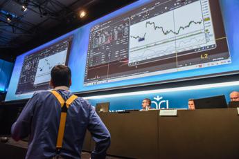 Borse oggi 5 febbraio: Milano parte cauta, 
