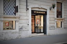 I big del lusso corteggiano i gioielli Vhernier