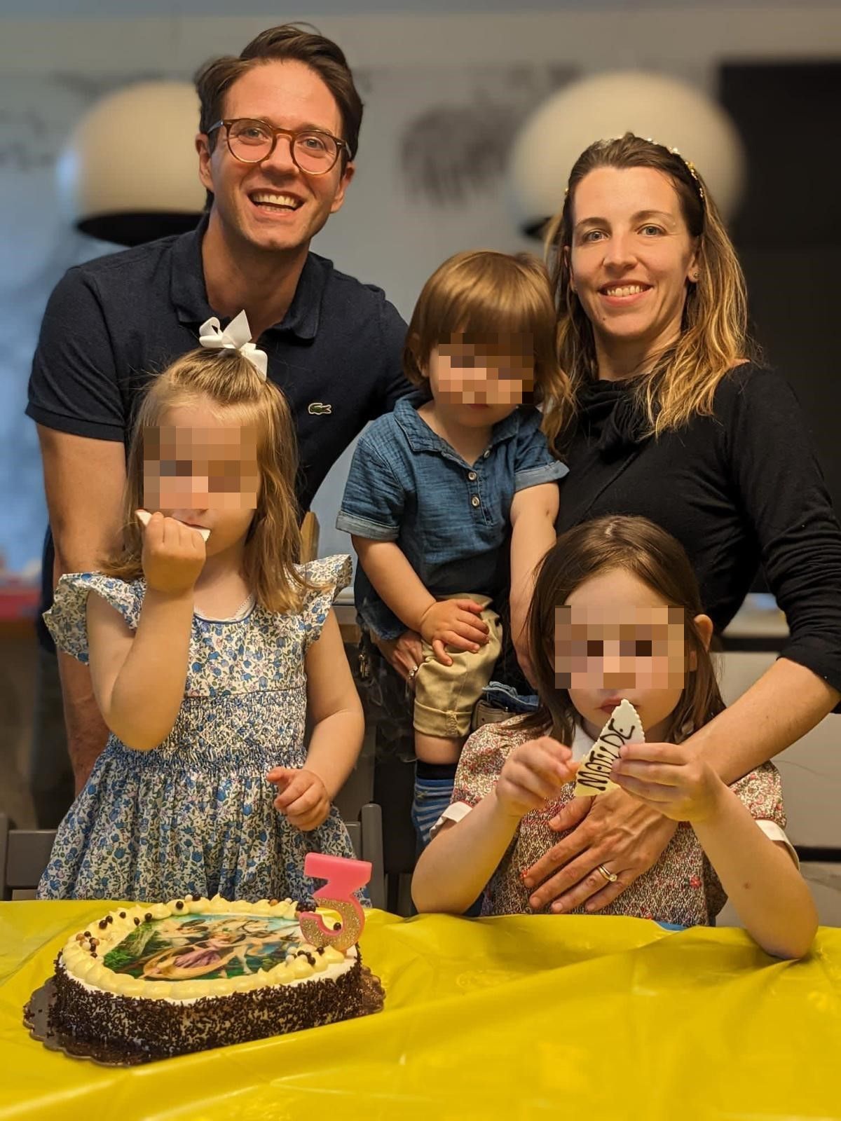 Francesca, 35 anni, laurea in Bocconi e quattro promozioni in banca: «Ma quando ho avuto il terzo figlio mi sono dimessa, non ce l'ho fatta»