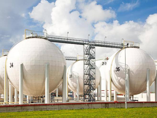 Gas, il costo degli stoccaggi nell’estate 2022 sale a 4,8 miliardi (e finirà tutto in bolletta)
