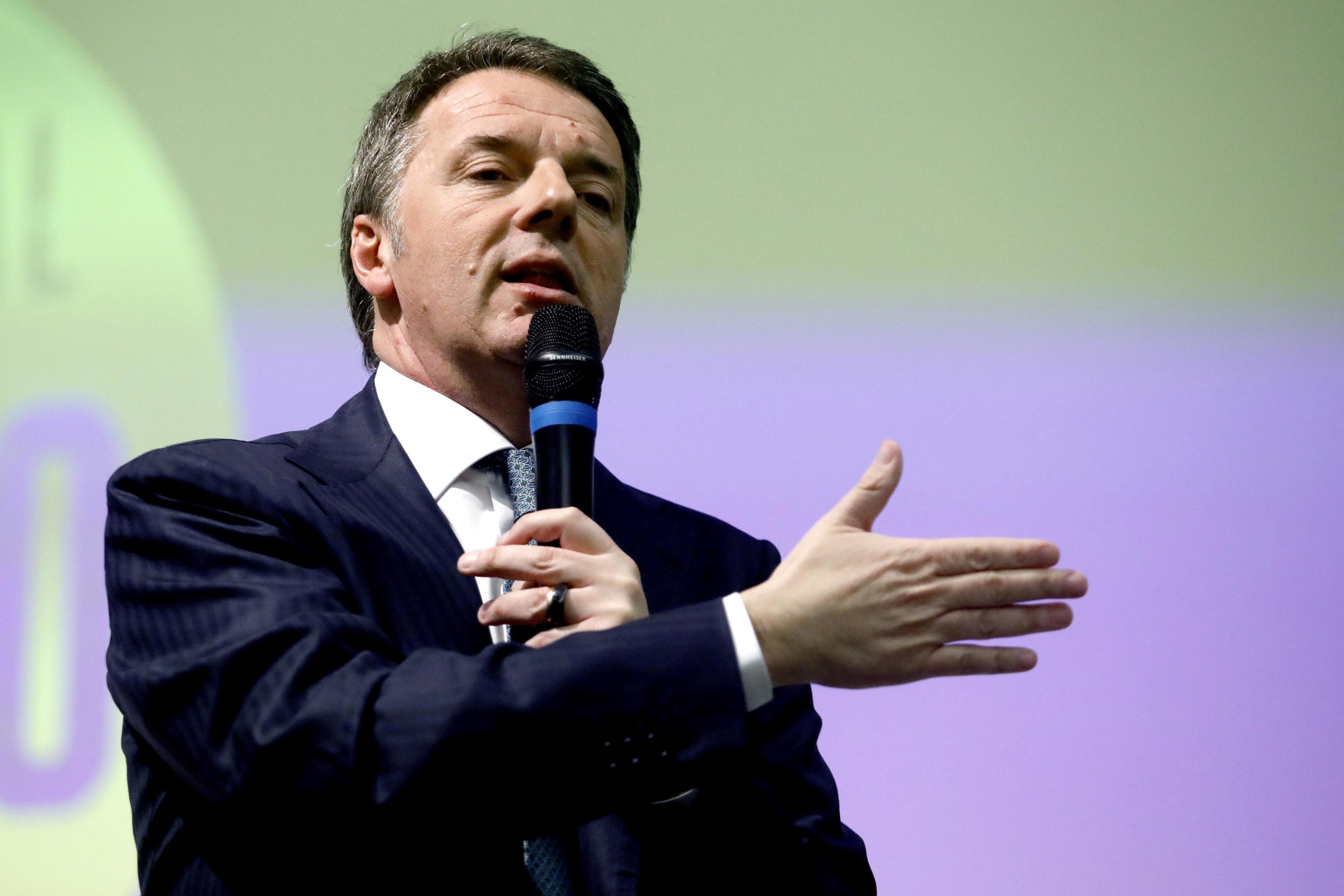 Il leader di Italia Viva Matteo Renzi durante la presentazione del suo nuovo libro "Palla al centro" a Milano, 7 febbraio 2024. ANSA/MOURAD BALTI TOUATI