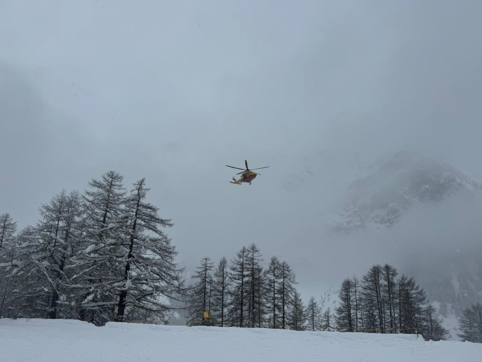 ++ Cade da un salto di roccia, morto sciatore a Courmayeur ++