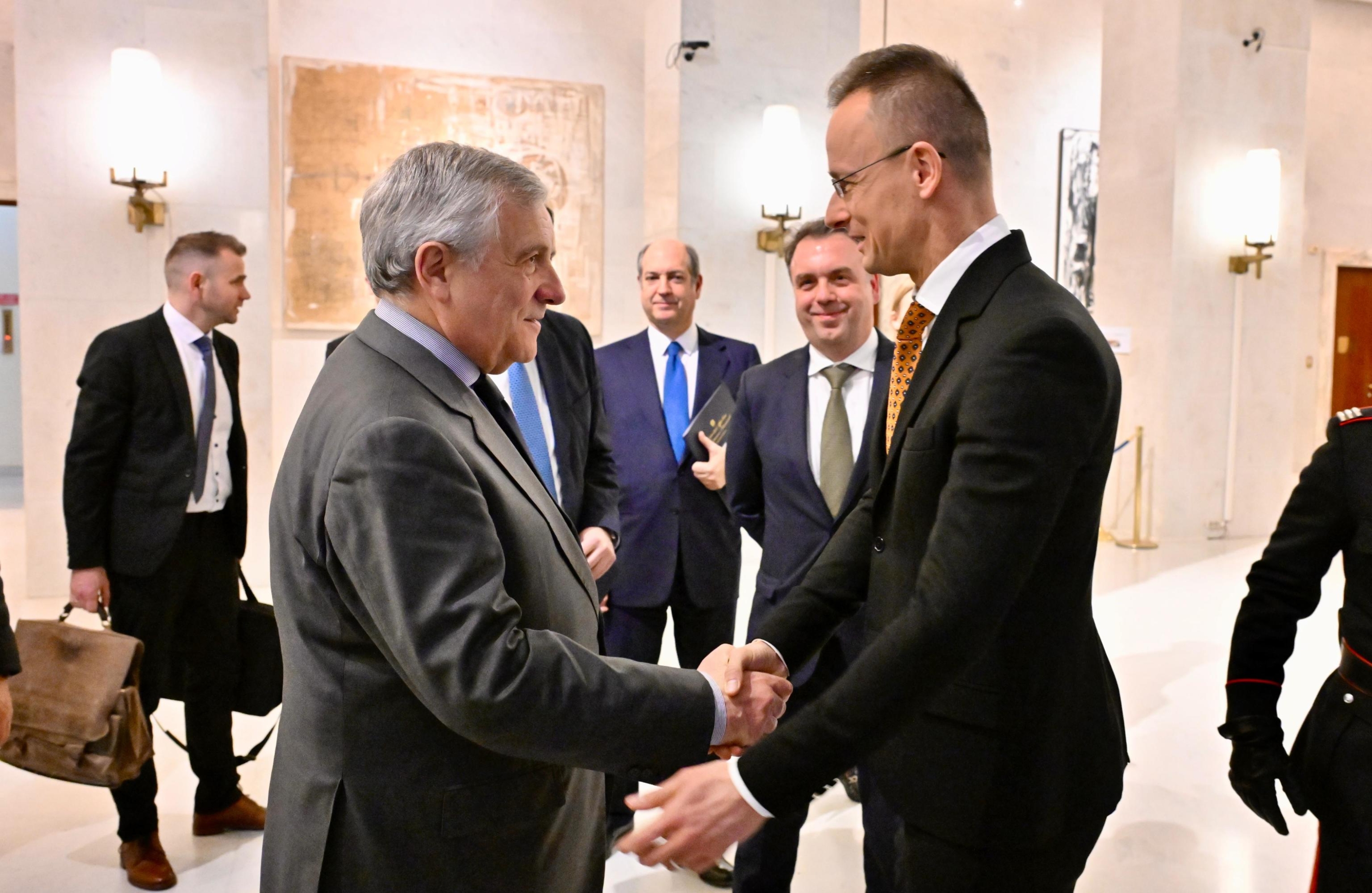 Salis, il ministro degli Esteri ungherese: «Sorprendente l'interferenza dell'Italia». Tajani: «Rispettino i diritti»