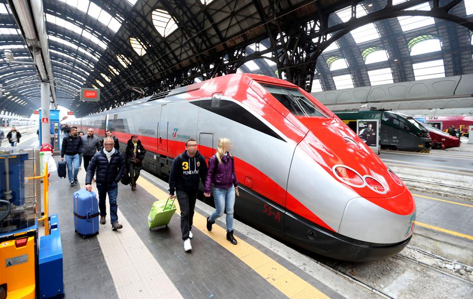 Trenitalia, dal primo marzo nuove regole per chi viaggia sulle Frecce: al massimo due bagagli gratis, bici in una sacca
