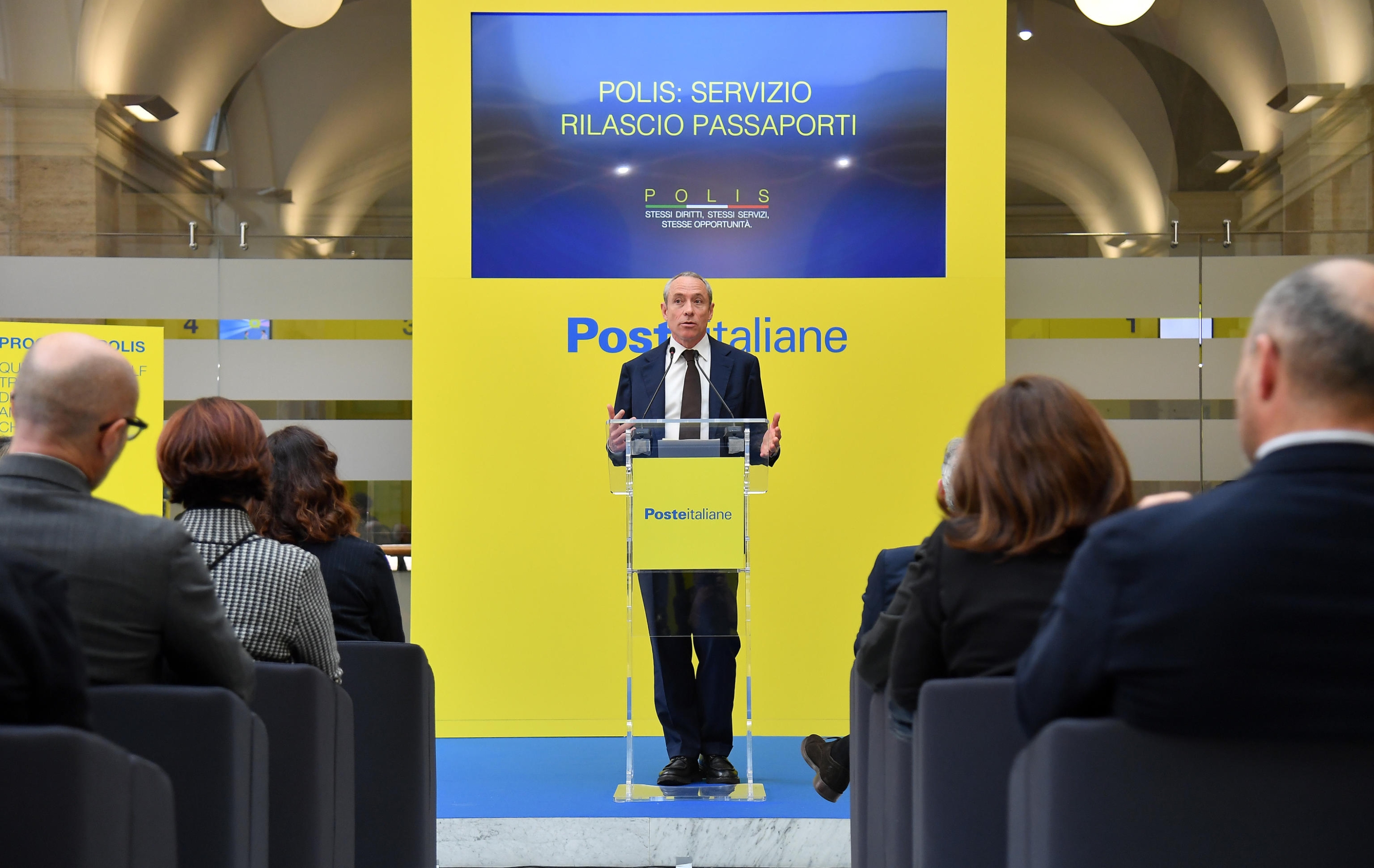 (S-D) LÕAmministratore Delegato di Poste Italiane Matteo Del Fante in occasione della presentazione del progetto Polis di Poste Italiane per il rilascio dei passaporti nei comuni con meno di 15mila abitanti  Roma, 01 marzo 2024  ANSA/FABIO CIMAGLIA (NPK)