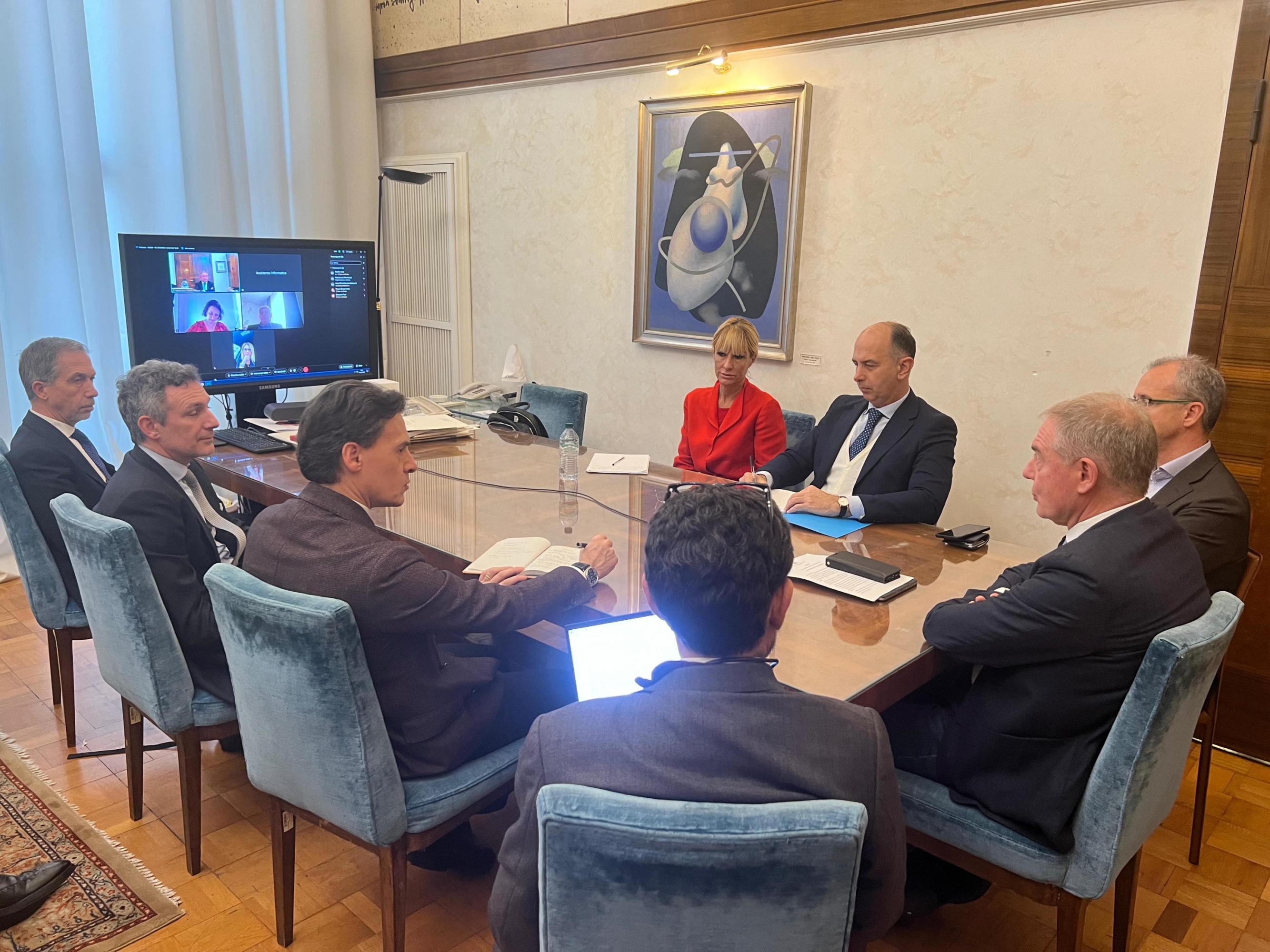 Un momento della riunione del ministro delle Imprese e del made in Italy Adolfo Urso, con i commissari straordinari di Acciaierie d'Italia - Giancarlo Quaranta, Giovanni Fiori e Davide Tabarelli - e i commissari straordinari del gruppo Ilva in amministrazione straordinaria - Daniela Savi, Francesco di Ciommo e Alessandro Danovi, Roma, 1 Marzo 2024. ANSA/US MIMIT