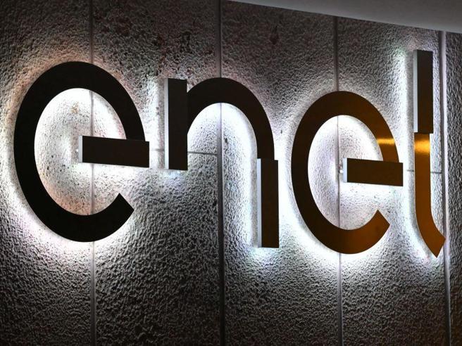 Enel cede il 49% delle batterie a Sosteneo: incasso da 1,1 miliardi