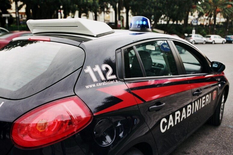 Omicidio a Nizza Monferrato, 50enne ucciso a coltellate: arrestata la figlia