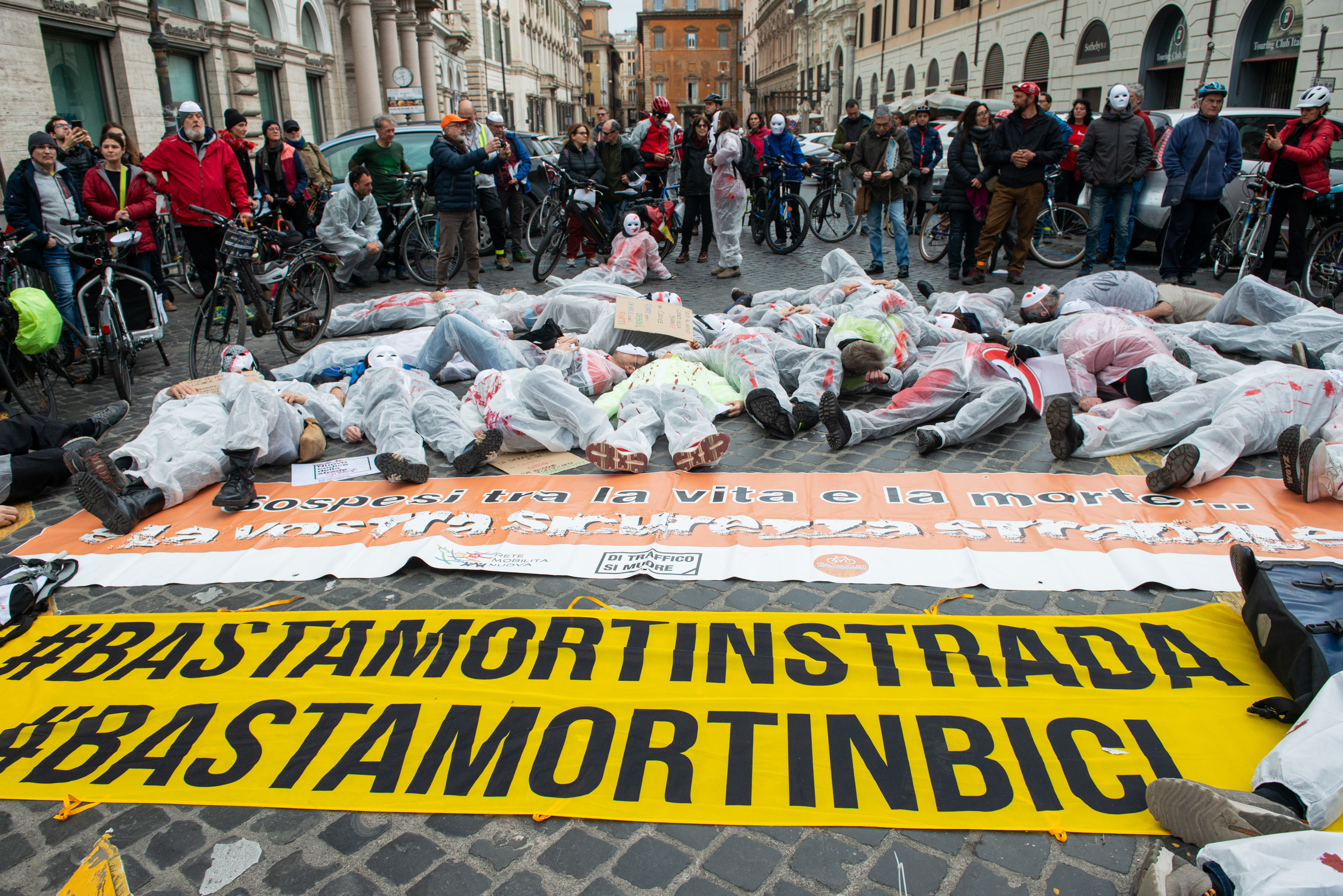Roma, in piazza la protesta contro il nuovo Codice della Strada. Fiab: «Non salverà vite, sarà una strage»