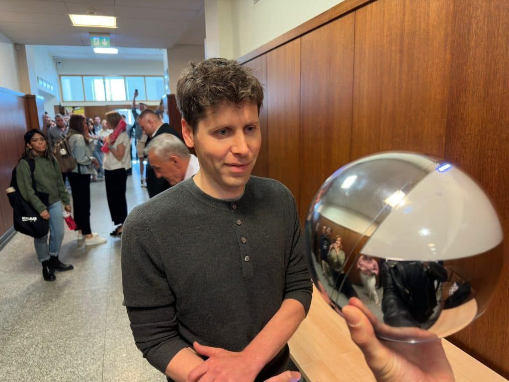Dopo ChatGpt, Worldcoin: Sam Altman vuole i dati biometrici di tutta l’umanità