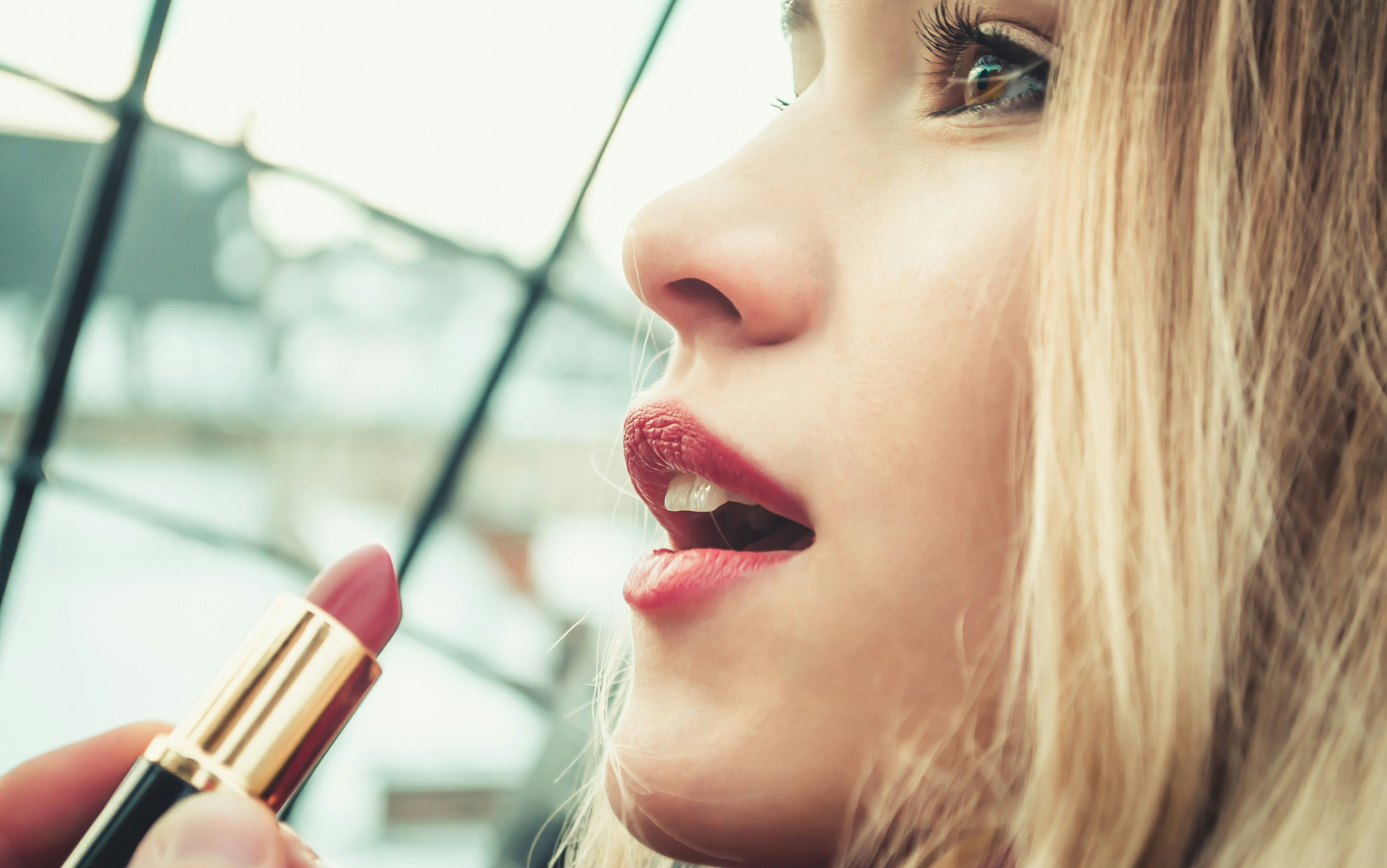 Rossetto, quale scegliere a seconda di incarnato, personalità e viso: la guida