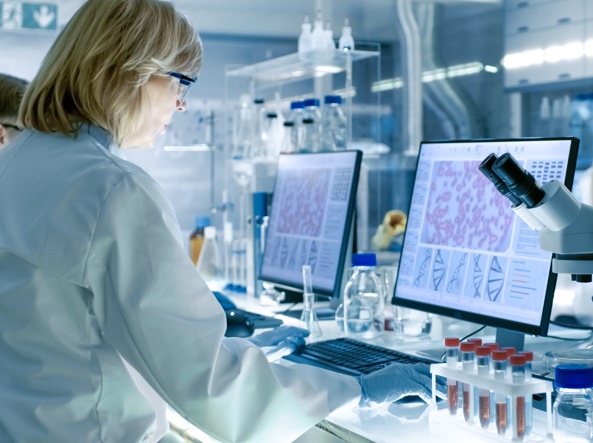 Ricerca sul cancro: 183 centri in Italia (di alta qualità), ma solo uno studio ogni cinque su nuovi farmaci è «no profit»